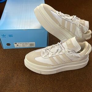 Ivy Park Super Sleek 72